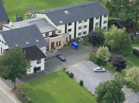 Hotel Zum Buchenberg St. Vith ภายนอก รูปภาพ