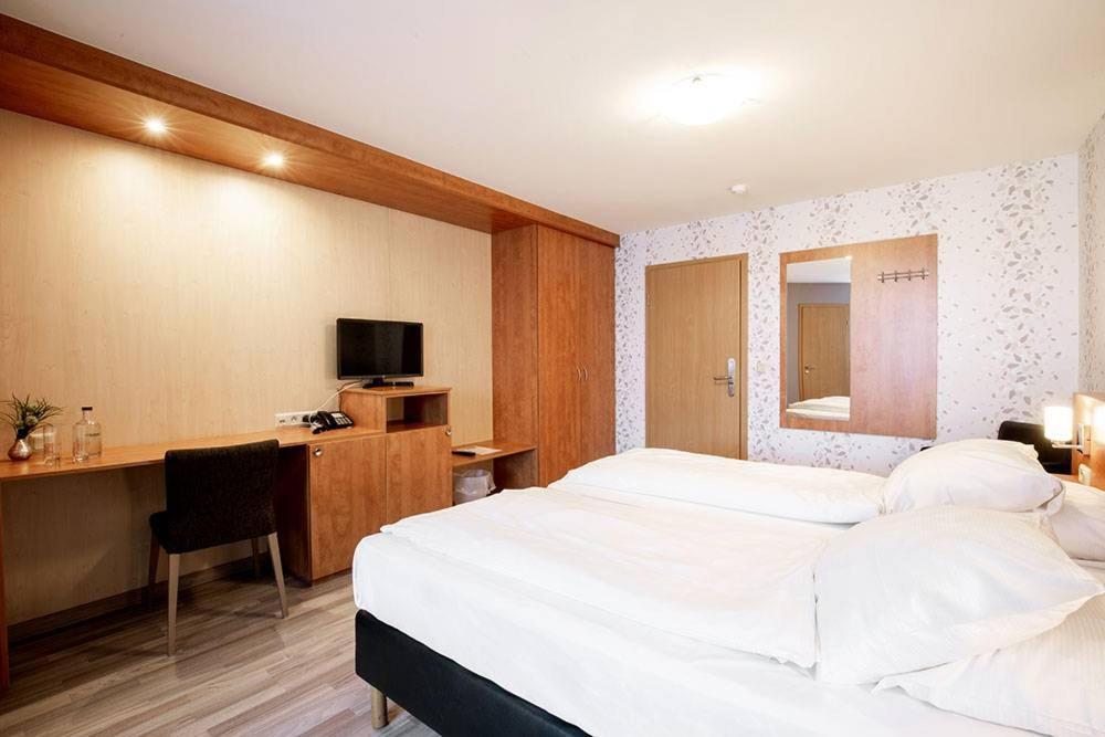 Hotel Zum Buchenberg St. Vith ภายนอก รูปภาพ